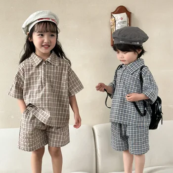 Комплект детской одежды Весенне-летний костюм для девочек и мальчиков свободного покроя в Корейскую клетку с коротким рукавом 2023 года, новый Детский комплект из двух предметов
