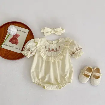Боди для маленьких девочек 2023 Летняя одежда для новорожденных С тонким воротником с рюшами и вышивкой, комбинезон с коротким рукавом для младенцев, цельная одежда