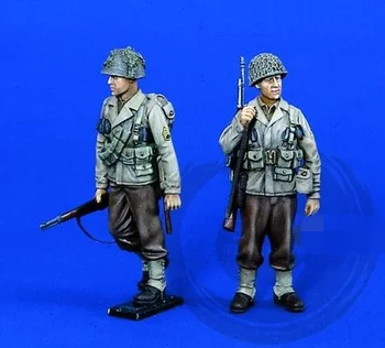 Наборы фигурок из смолы 1/35, моделирующие американскую пехоту в разобранном виде и неокрашенные