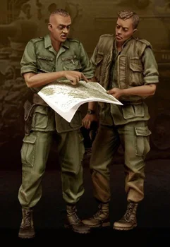 Фигурка из неокрашенной смолы в масштабе 1/35 с изображением американских офицеров Войны во Вьетнаме